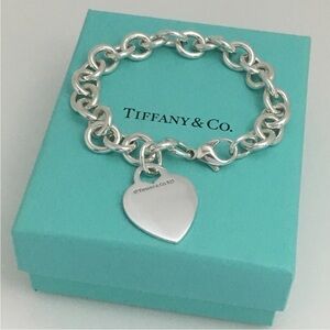 Tiffany & Co 💯% Auth Heart Charm Chain Vintage Bracelet w/Box ✨EUC✨ 7”